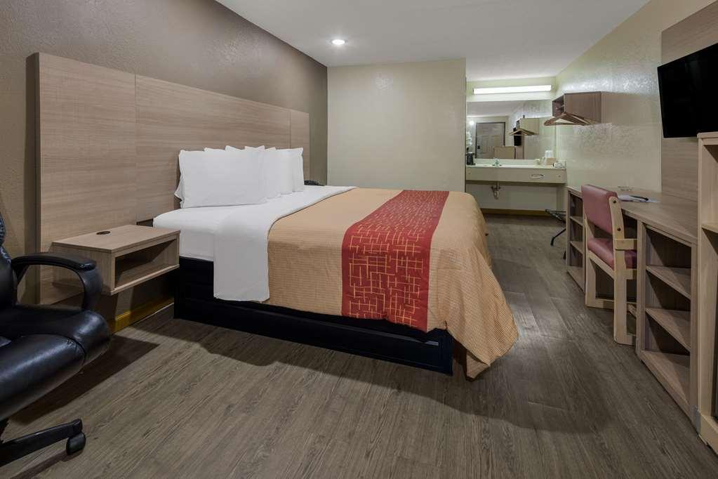 Rodeway Inn Elkton Room photo