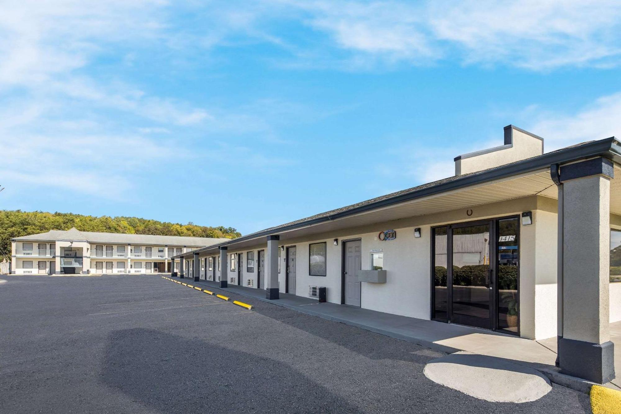 Rodeway Inn Elkton Exterior photo