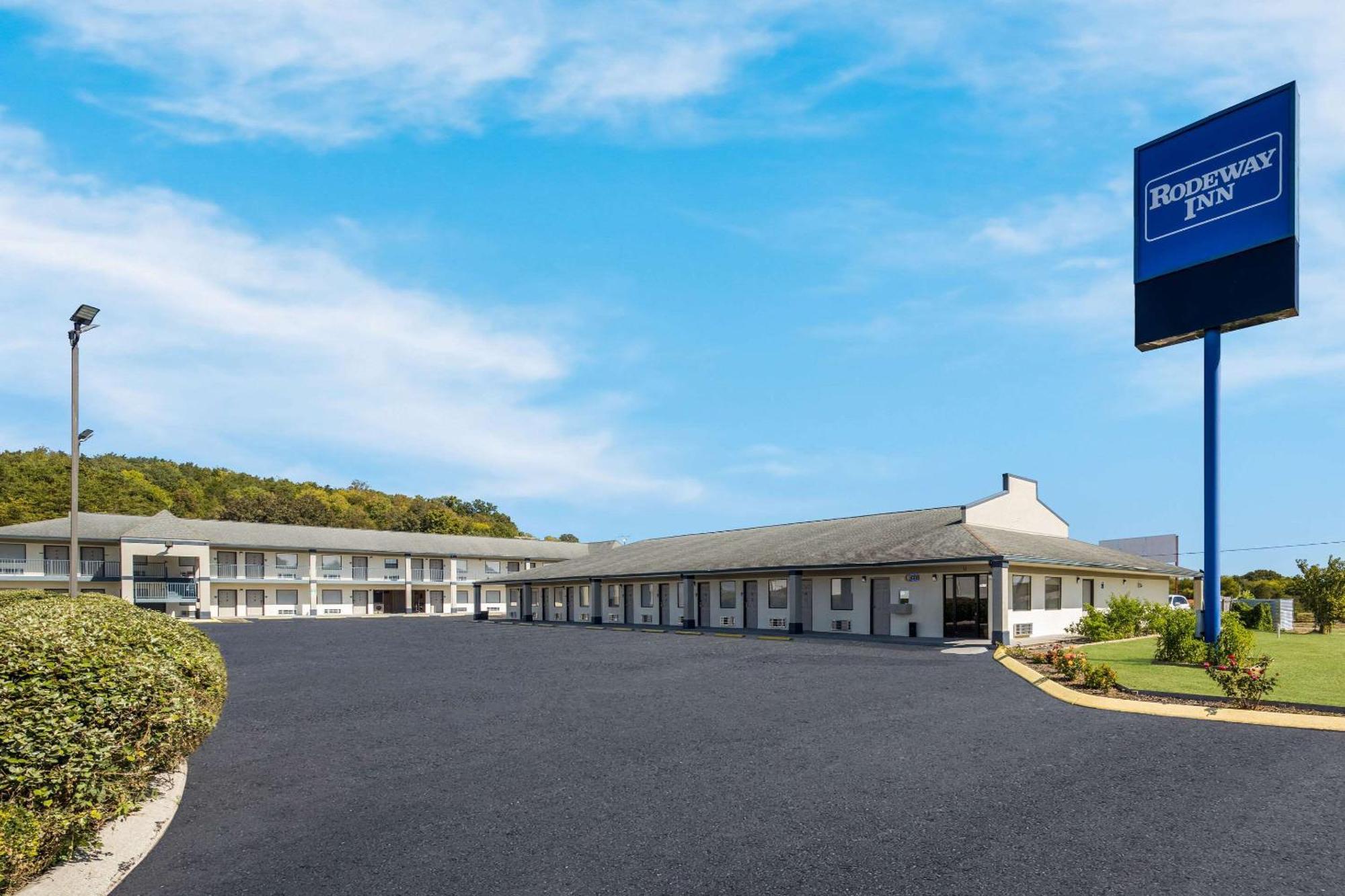 Rodeway Inn Elkton Exterior photo