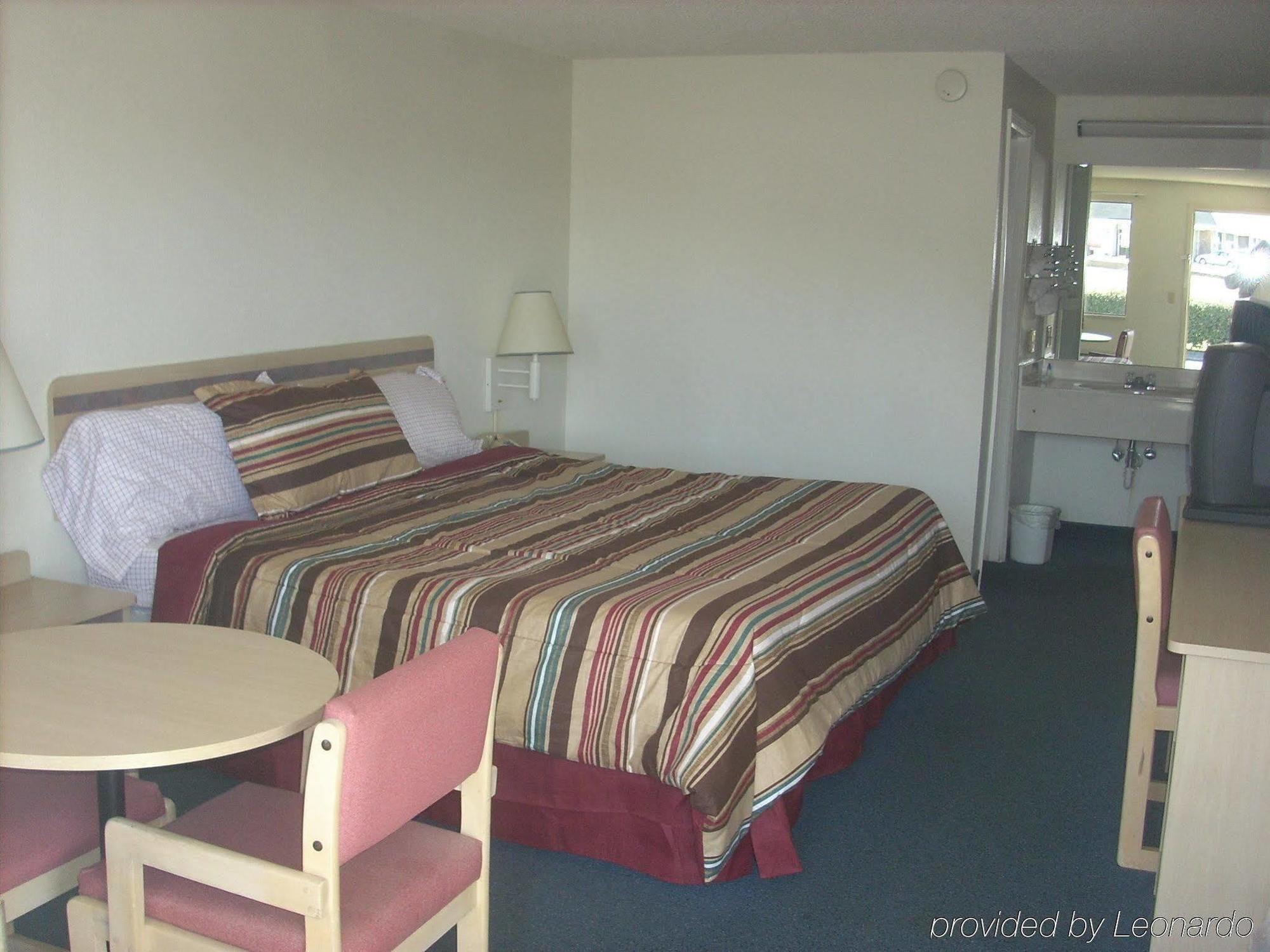 Rodeway Inn Elkton Room photo